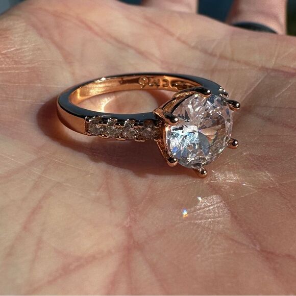 NEW Rose Gold Plated w/ Large Round Clear Crystal CZ Stone Ring Size 5.5 - Picture 2 of 12